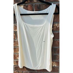 Maurice’s white top size M new without tag and in excellent condition
